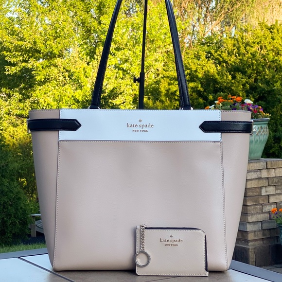 kate spade Handbags - NWT Kate Spade Laptop Tote Staci & Cardholder Set
